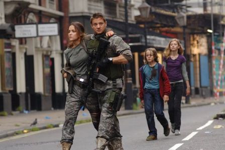 Rose Byrne, Jeremy Renner, Mackintosh Muggleton et Imogen Poots, fév. 2011 Rose Byrne, Jeremy Renner, Mackintosh Muggleton et Imogen Poots