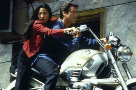 Michelle Yeoh et Pierce Brosnan, août 2012 Michelle Yeoh et Pierce Brosnan