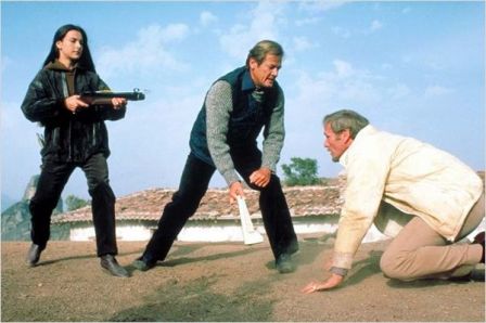 Carole Bouquet et Roger Moore, janv. 2012 Carole Bouquet et Roger Moore
